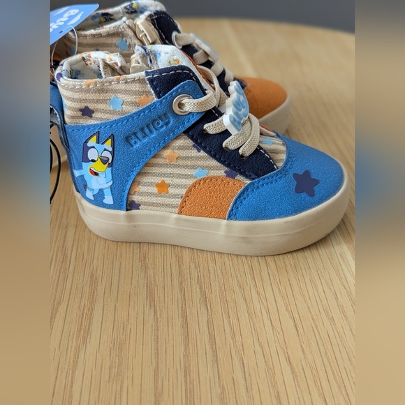 NWT Bluey Unisex Kids (Size 5) Sneakers/Shoes With Faux Laces And Zipper Closure - Picture 13 of 16